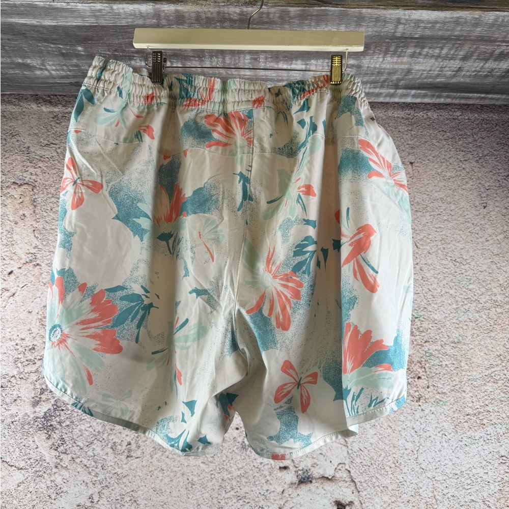 Columbia Cream and Coral Floral Shorts size 3X. C28 - Picture 2 of 3